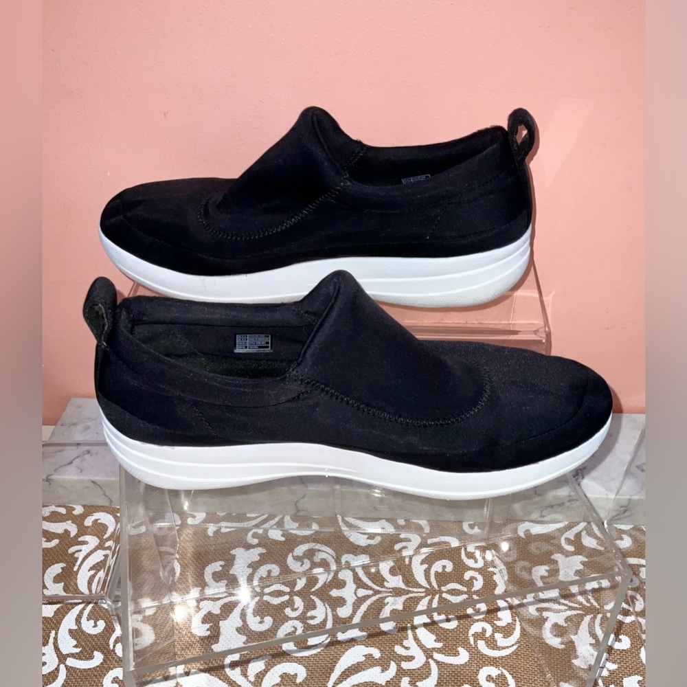 Fitflops Black & White Slip On Sneakers Style N58-001 Women’s Size 8.5 CLEAN